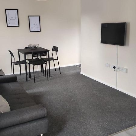 Lovely 1 Bedroom Studio Apartment - Merthyr Tydfil Extérieur photo