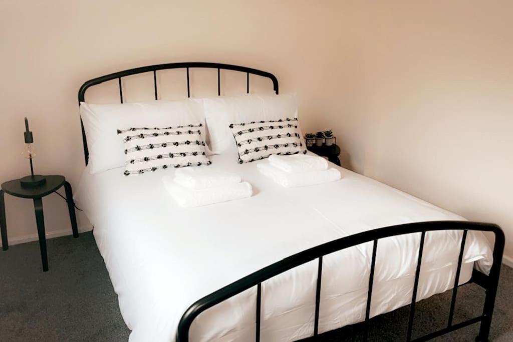 Lovely 1 Bedroom Studio Apartment - Merthyr Tydfil Extérieur photo