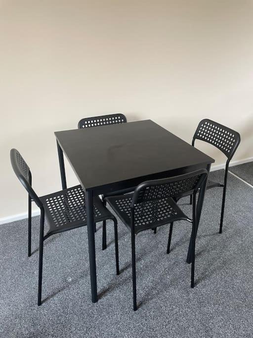 Lovely 1 Bedroom Studio Apartment - Merthyr Tydfil Extérieur photo