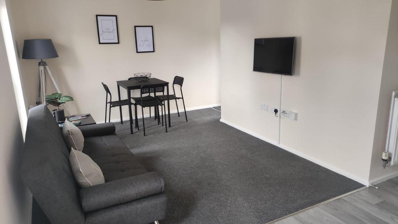 Lovely 1 Bedroom Studio Apartment - Merthyr Tydfil Extérieur photo